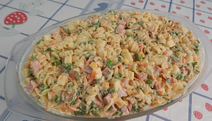 Salada de Macarrão Feita em Minutos