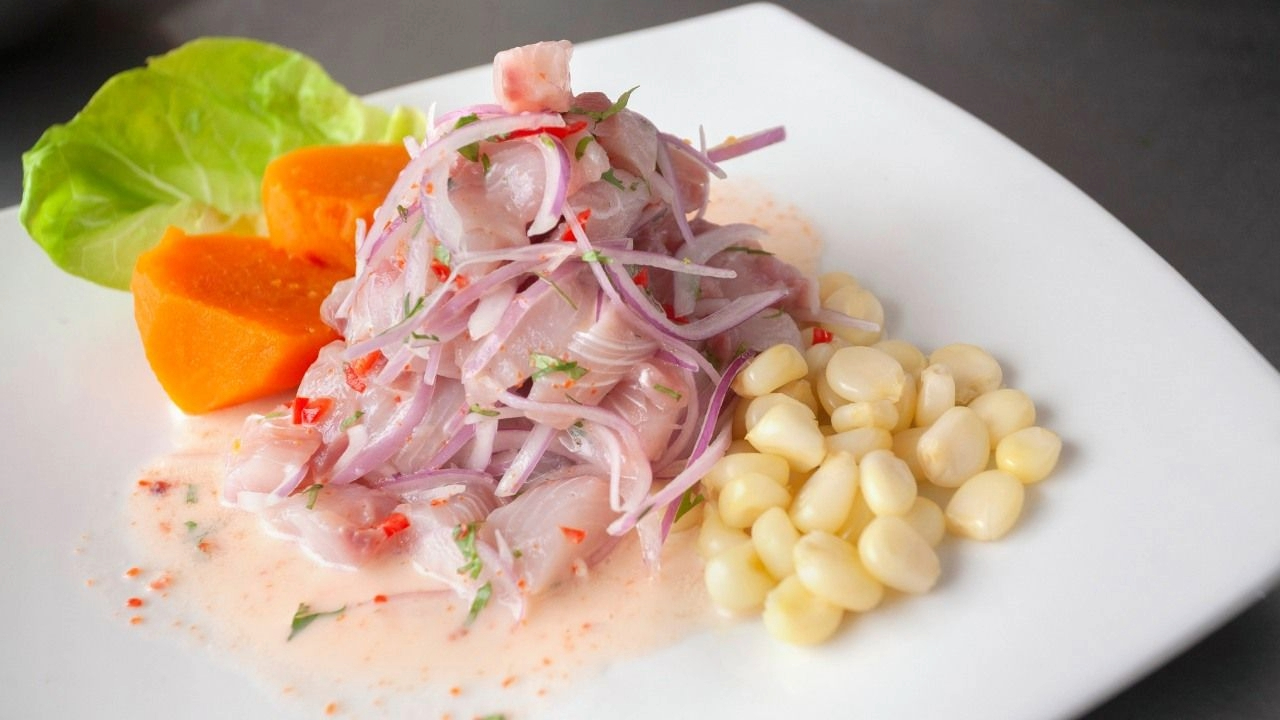 Um mergulho na rica culinária peruana com uma receita do autêntico Ceviche