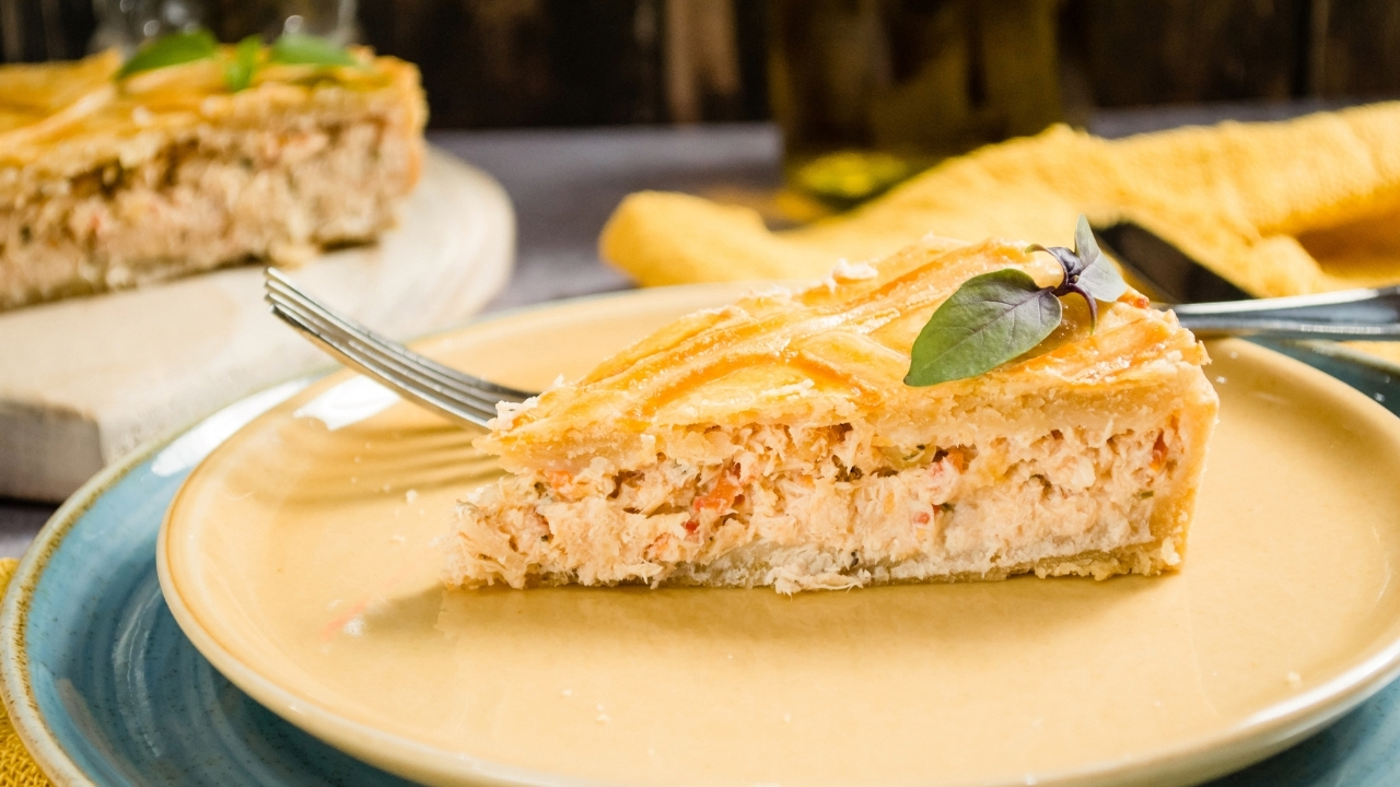 Prepare em Casa Uma Deliciosa Torta de Frango, Rápida e Fácil de Fazer, Ideal para um Almoço Prático e Cheio de Sabor