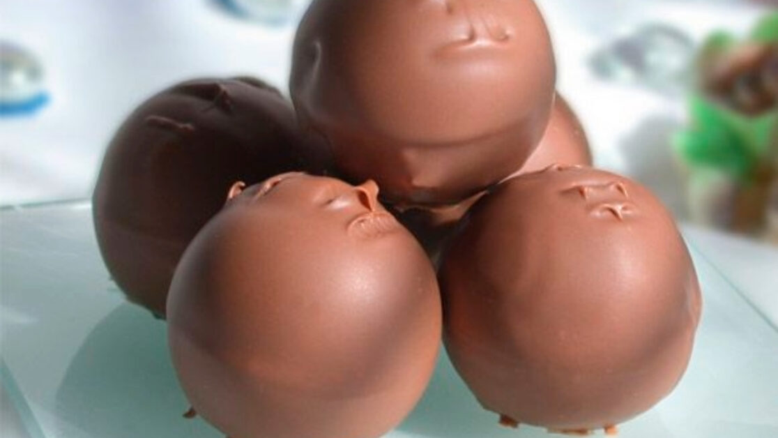 Nesta postagem, aprenda a preparar trufas de chocolate com licor de laranja, uma combinação deliciosa e surpreendente.
